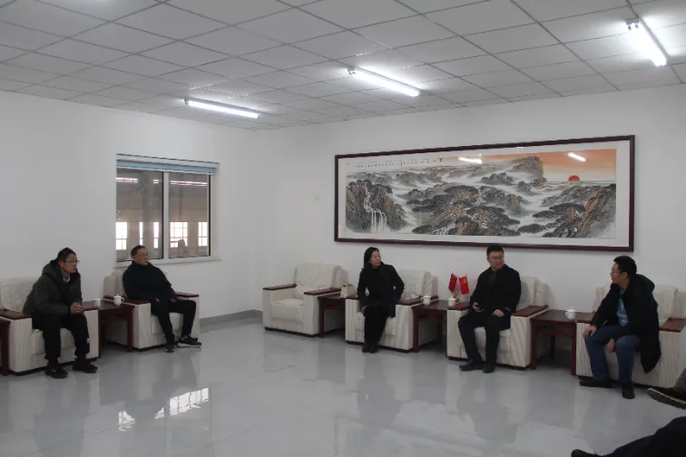 Ịnabata ndị nnọchiteanya sitere na Mahadum Shandong nke Architecture ka ha gaa na Osisi ahụ wee chọpụta mmekorita.